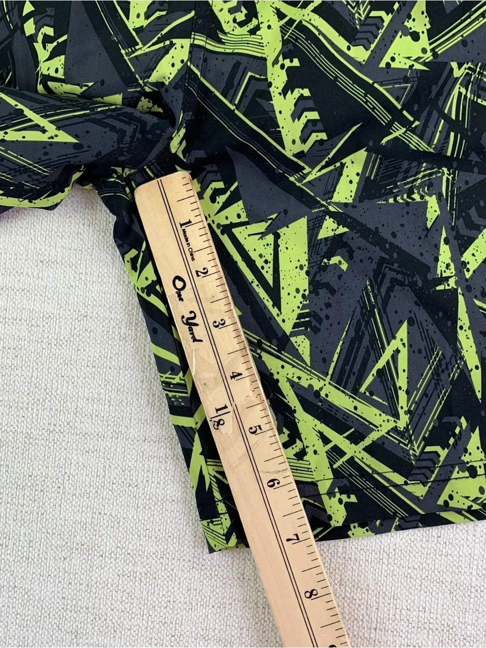 Spyder boy's Black and Neon Green Geometric print Swim Trunks size M(10-12)